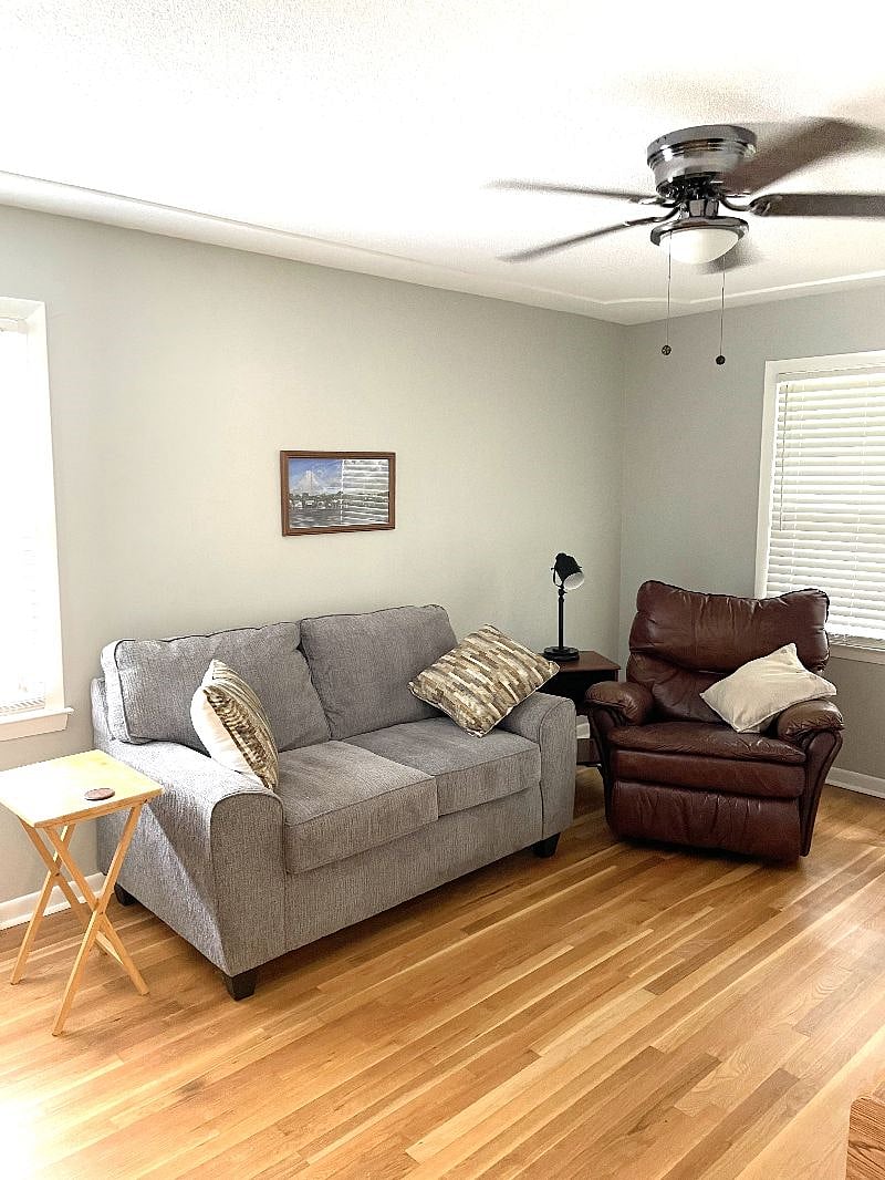 Second living room area/ office