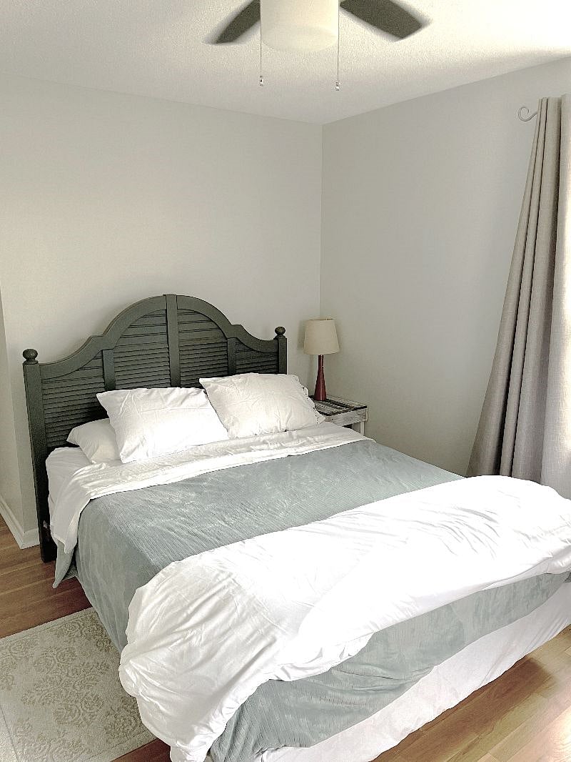 Second bedroom with queen bed