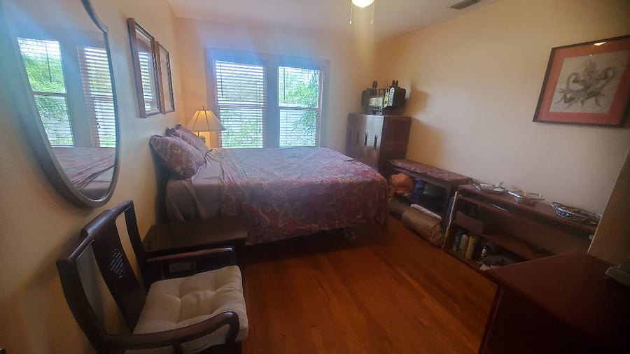 Spacious bright upstairs middle bedroom