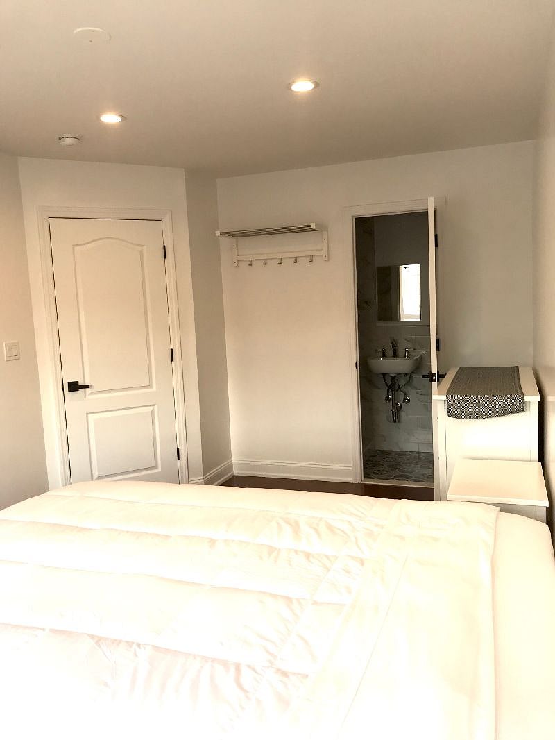 master bedroom with private full bathroom.
*** this room is available!