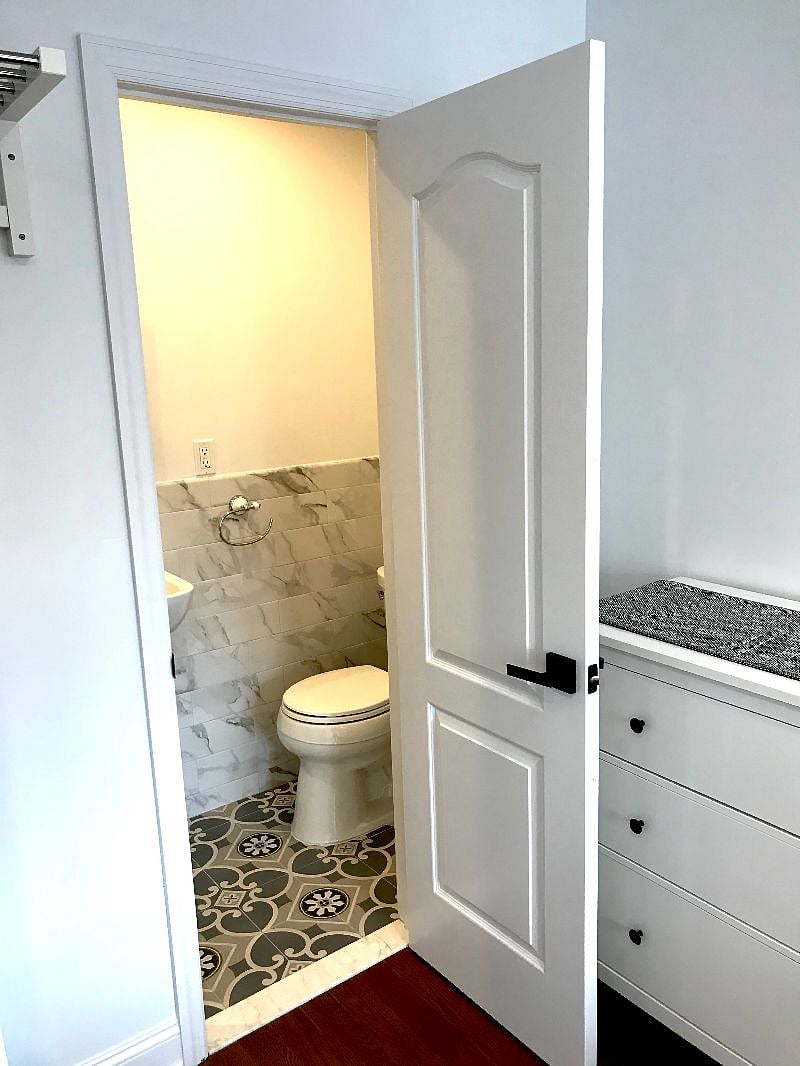 entrance to private bathroom.
*** Private bathroom with room available!!!