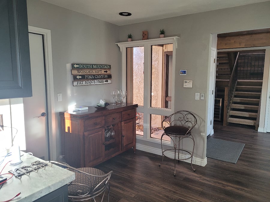 Invited entry space next to the kitchen with a bar.
