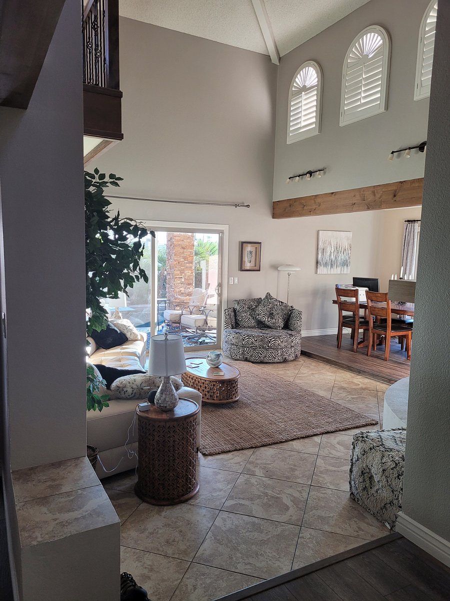 Sliding door to the pool and patio.