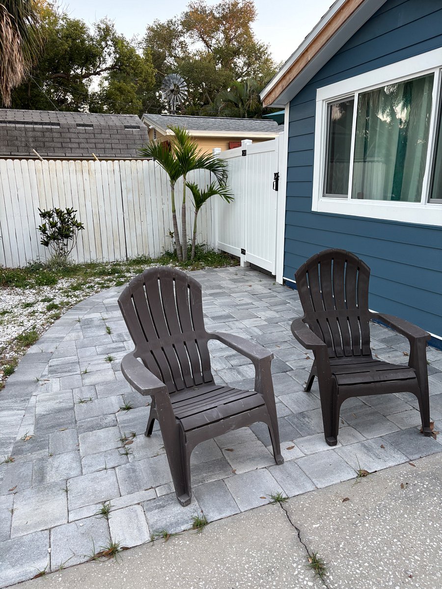 Walkway/pavers leading to private entry
