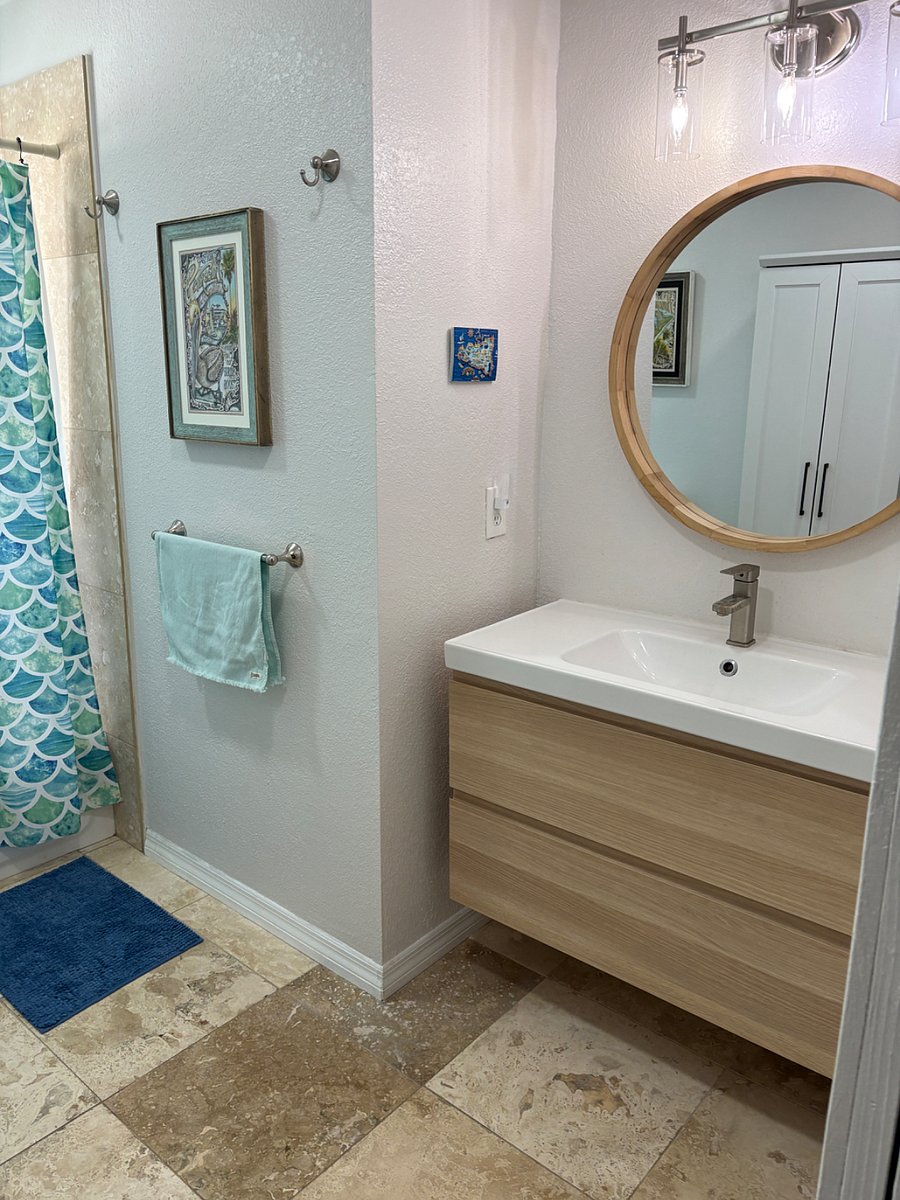 Bathroom with 2 drawers of storage below