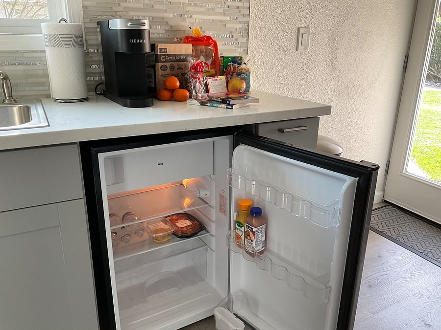 Mini refrigerator