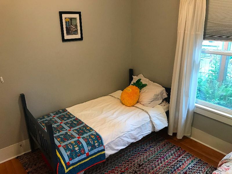Second bedroom.