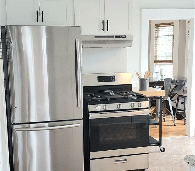 3rd floor kitchen with gas range