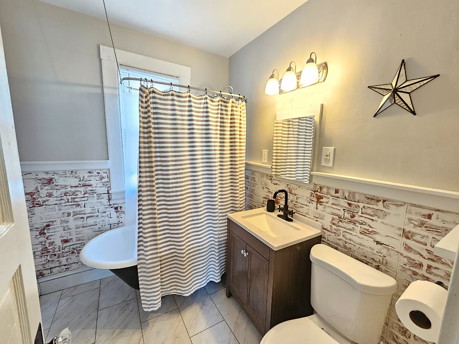 2nd Floor Bathroom