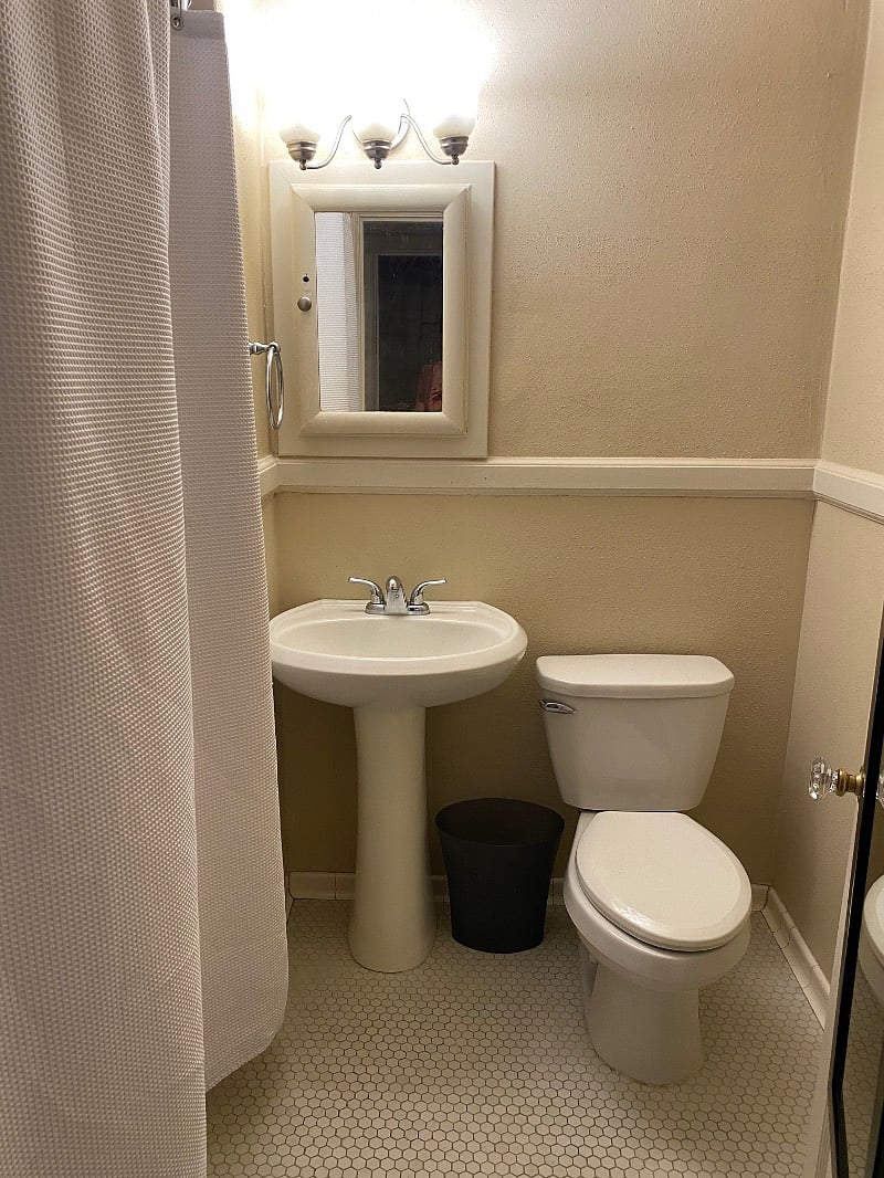 Large bathroom with porcelain bath & shower