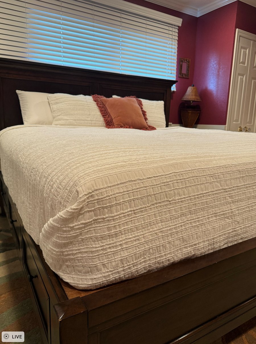 King Size Bed W/6 Large Storage Drawers Underneath For Clothing Etc To Maximize Space!