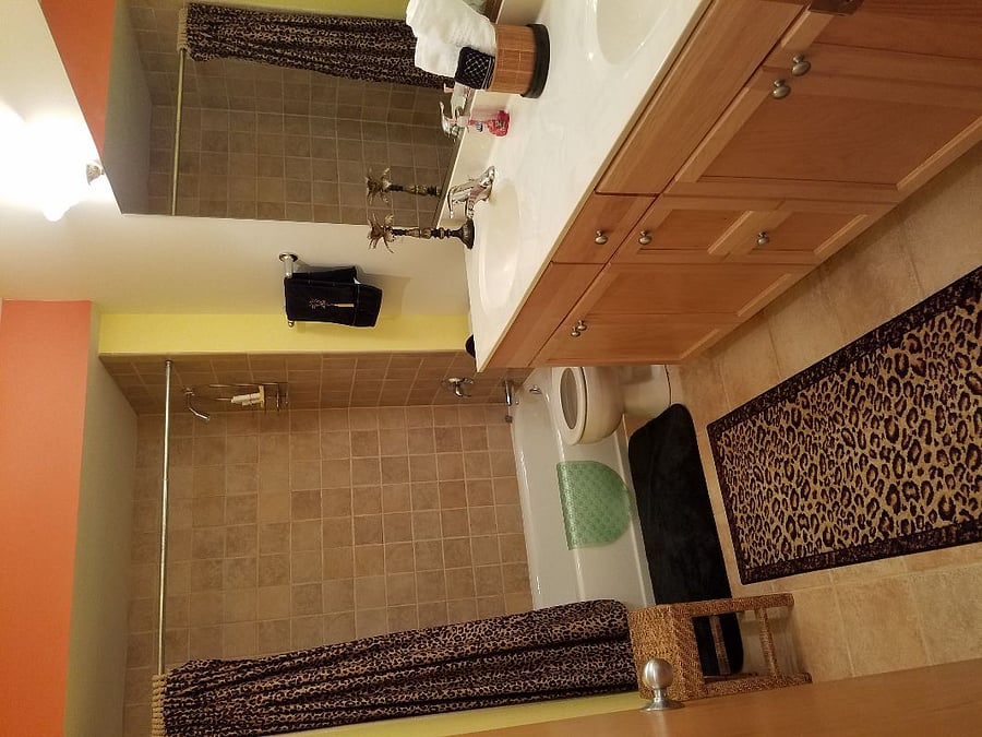 Master Bathroom Garden, tub/shower