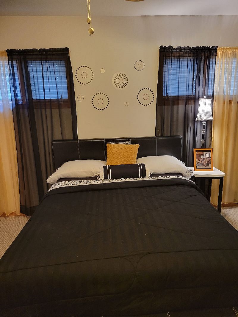 Bedroom 3 w/private bath