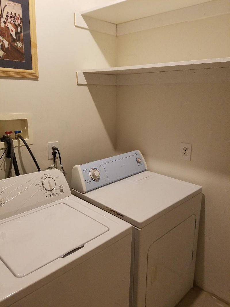 445EBO -Washer/Dryer inside Unit