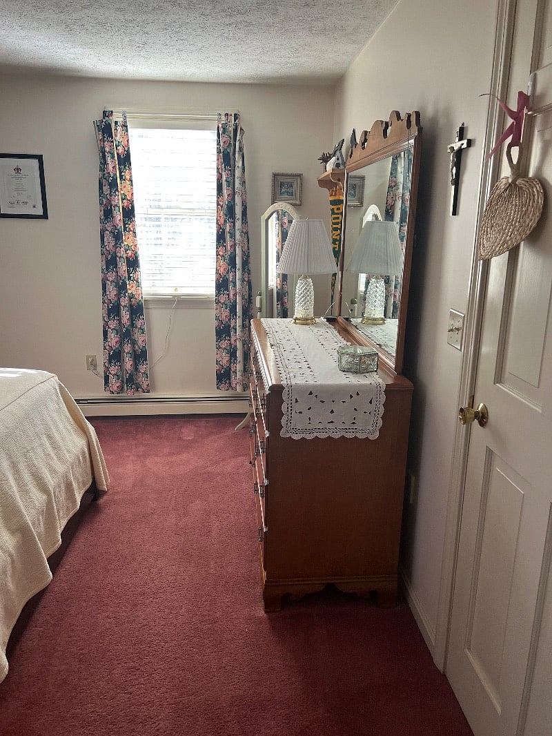 Queen room