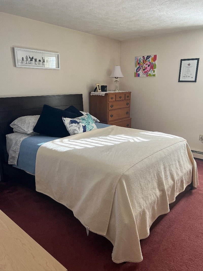 Queen room