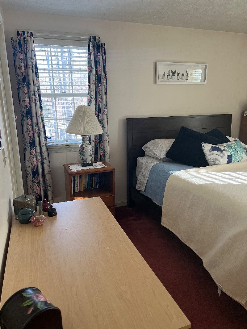 Queen room
