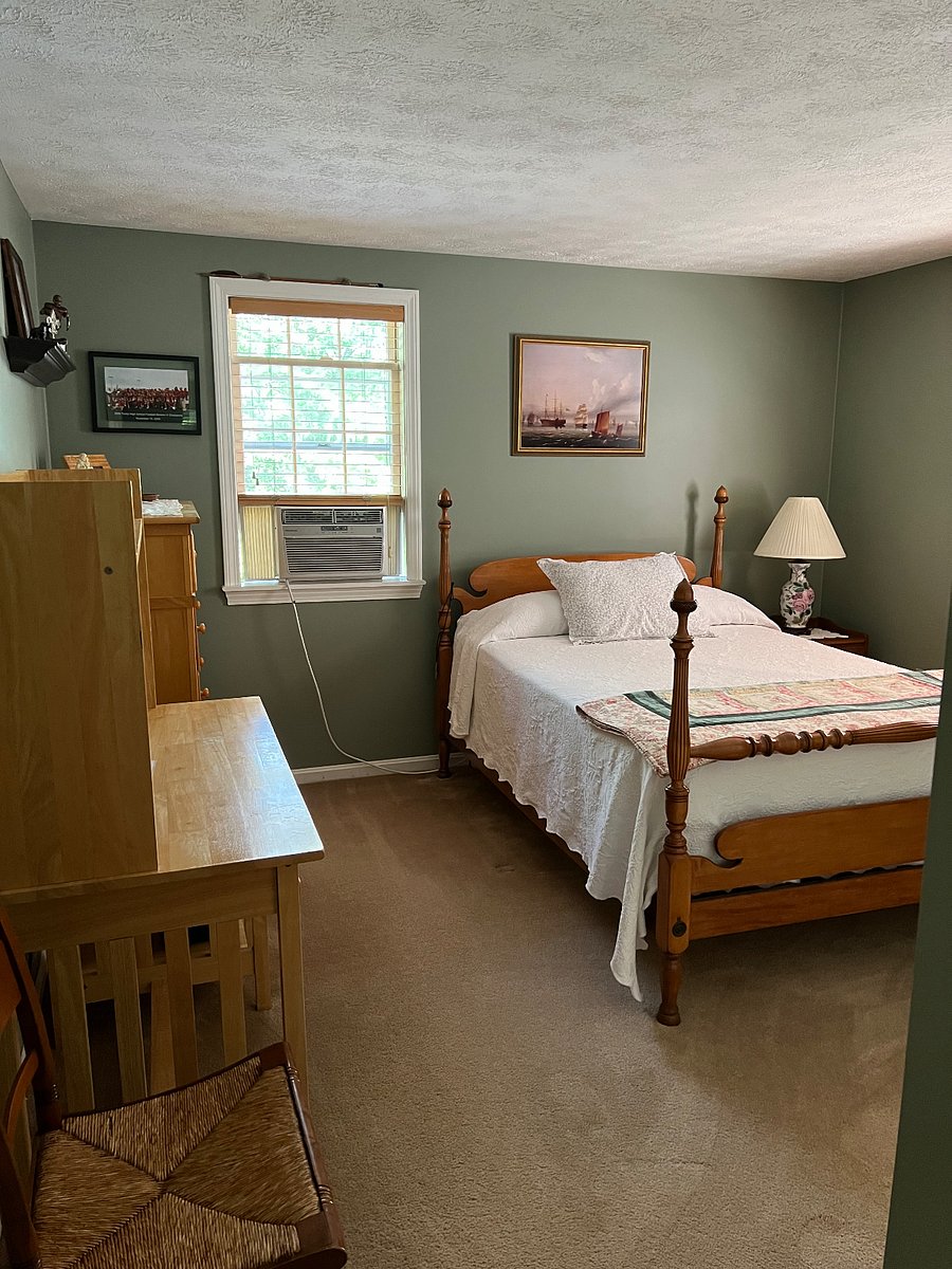 Full size bedroom