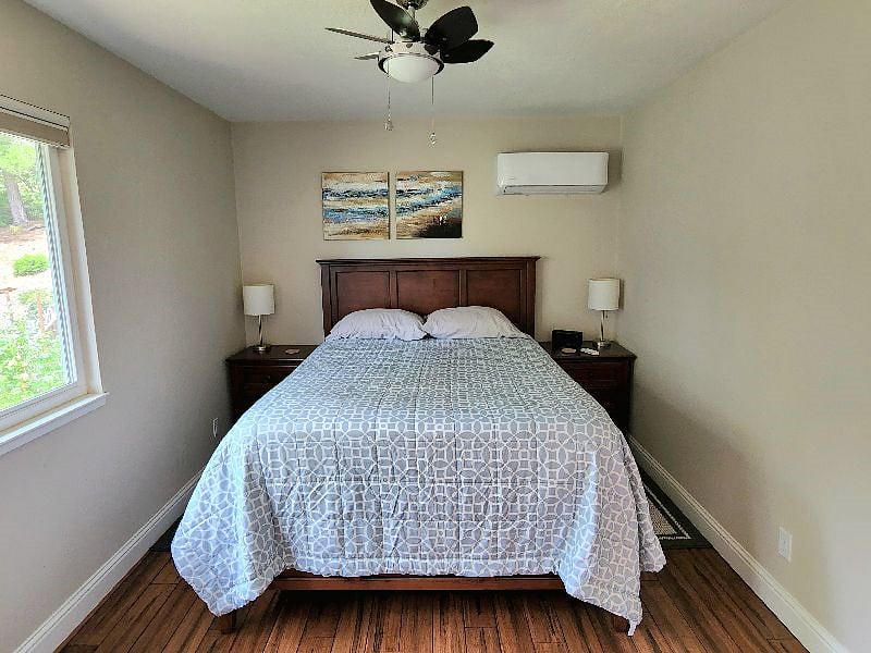 Bedroom 1 queen size bed