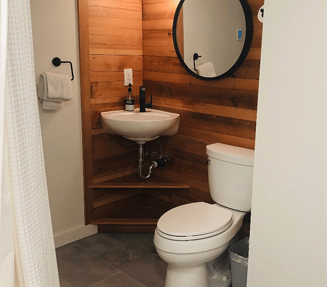 Full bathroom