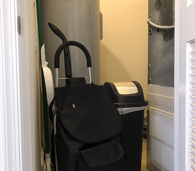 Wheeled shopping cart tote.