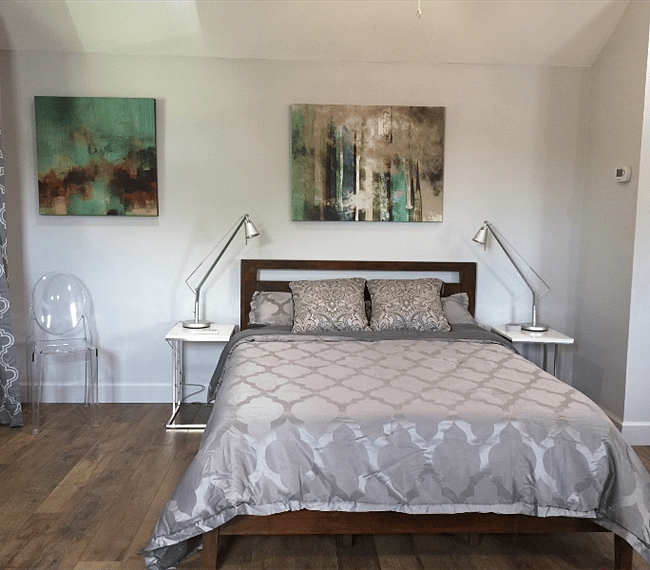 Queen size, super comfortable mattress.