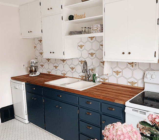 Fully equipped kitchen. 