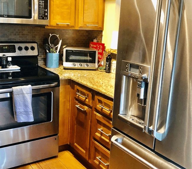 Fully equipped kitchen with all essential implements included