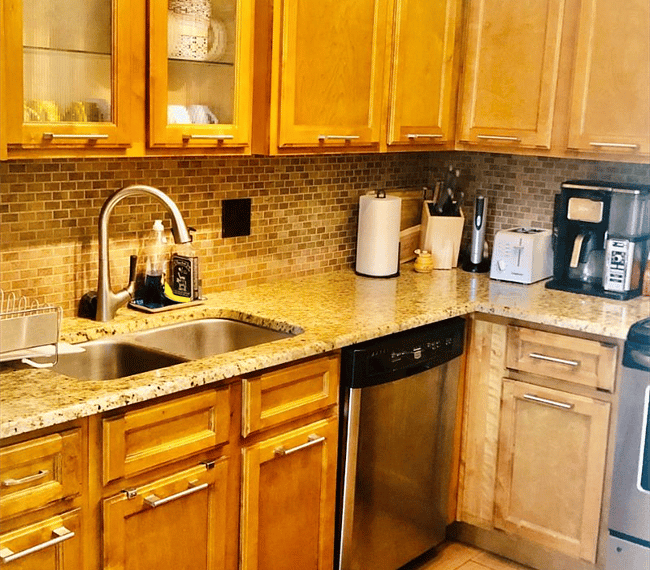 Coffee maker, dish washer, microwave and more!