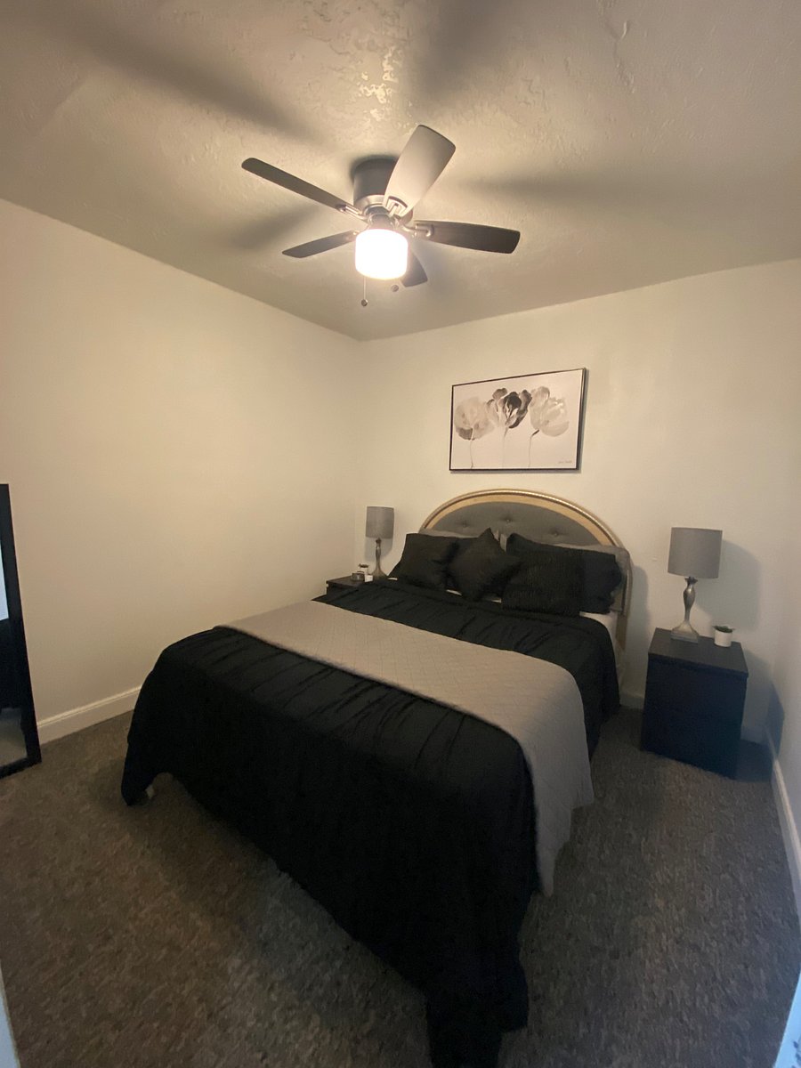 Down stairs/Queen size bedroom