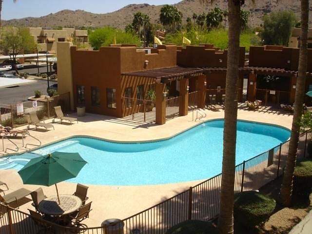 Community pool & spa