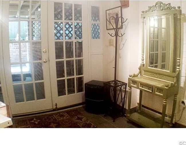 Private entrance to the lower unit apartment