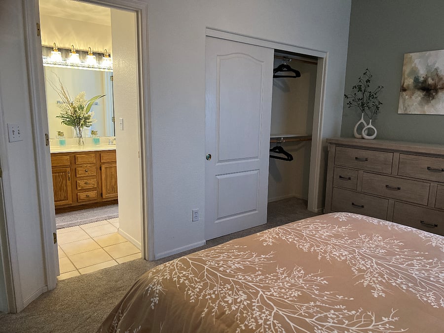 Large closet w/organizer