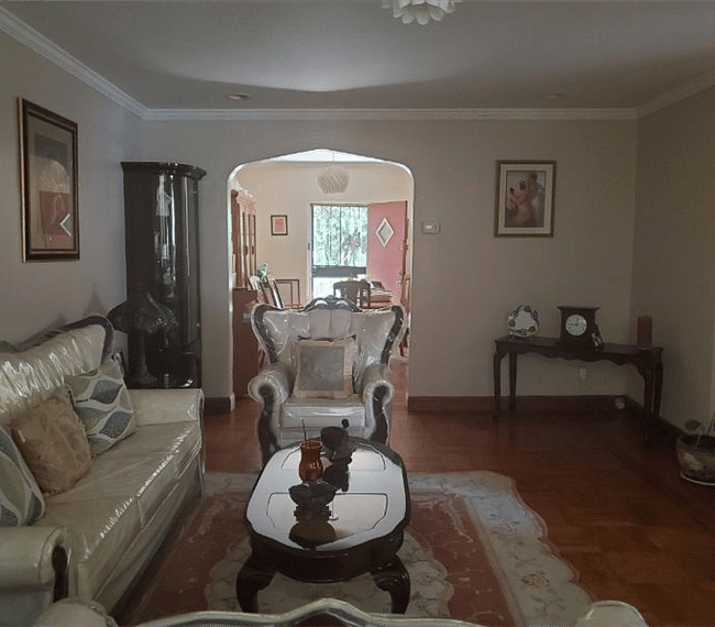 Living room with access to the dining room