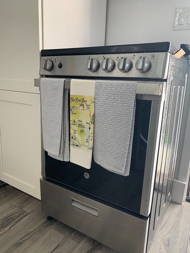 4 burner electric stove/oven