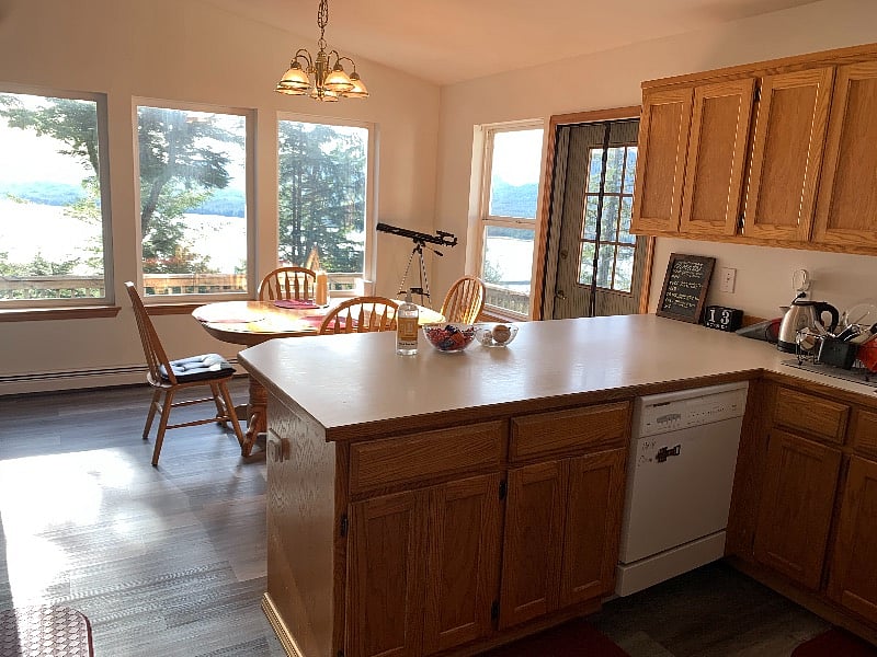 Kitchen/Dining!