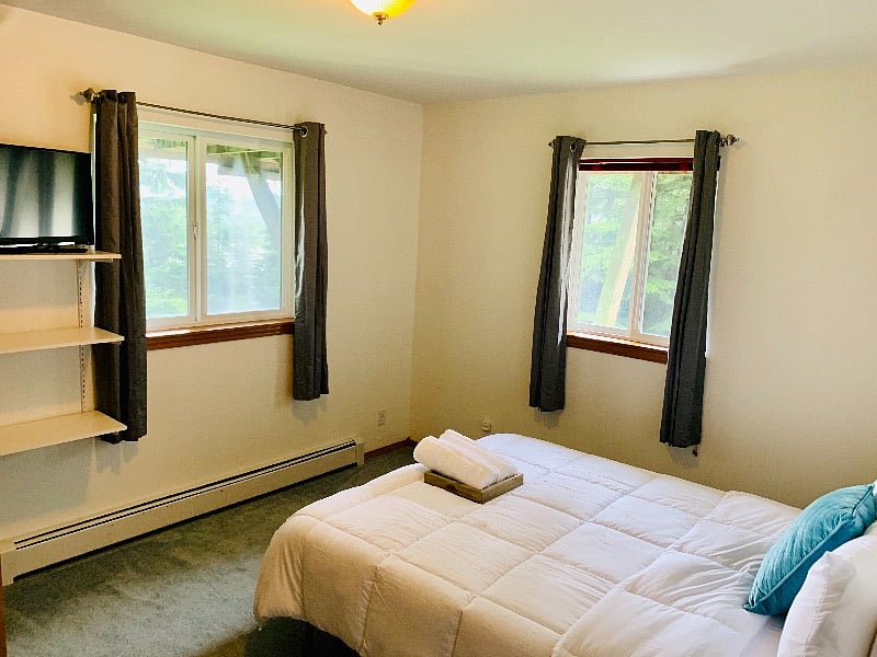 Mountain/Ocean view room!
