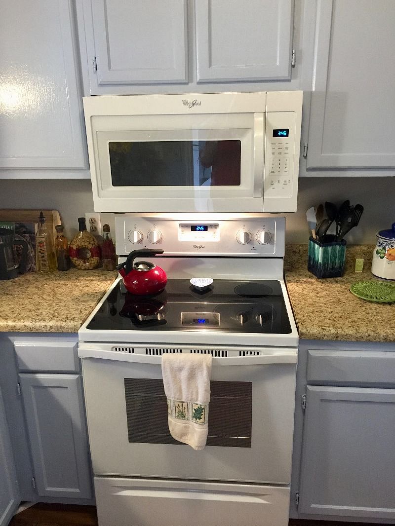 MICROWAVE AND GLASS TOP  RANGE.
