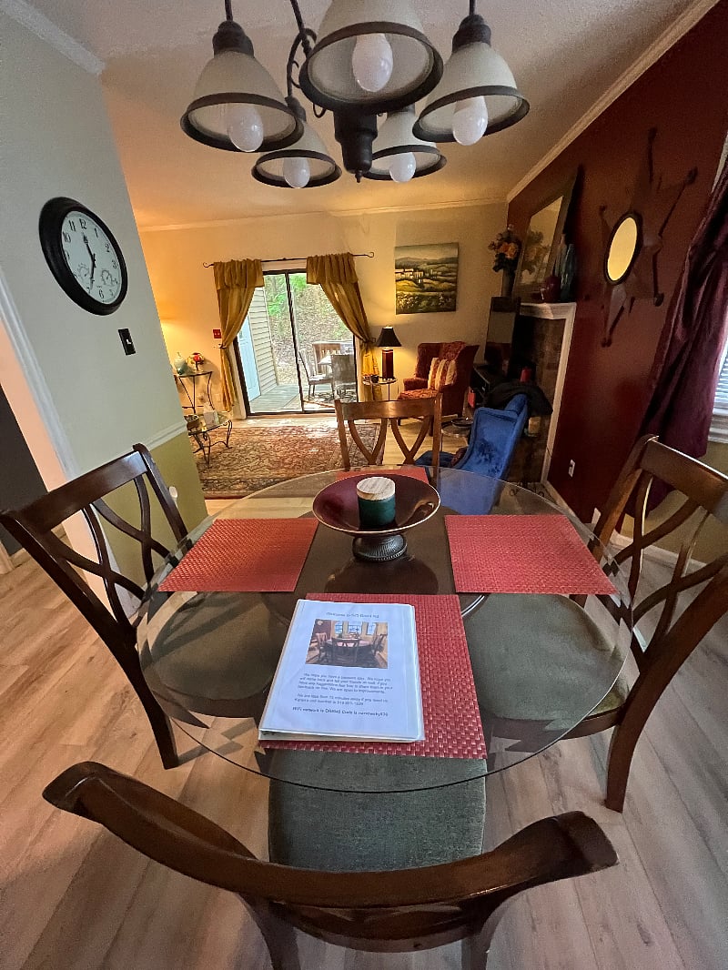 DINIG ROOM OPEN TO FAMILY ROOM