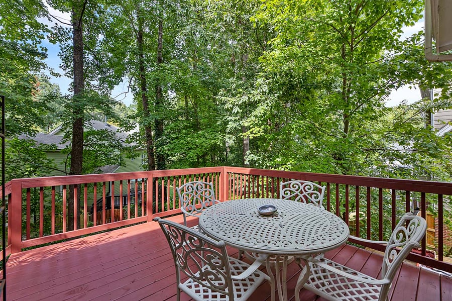 Guests rave about the deck and enjoying the birds. n