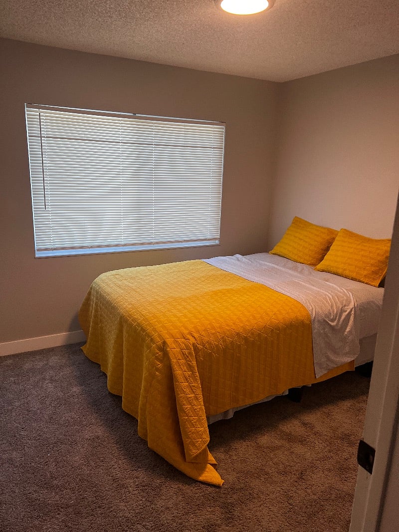 2nd bedroom with Queen bed
