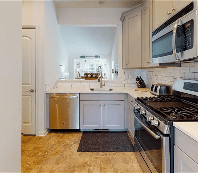 Fully equipped kitchen with all essential implements included