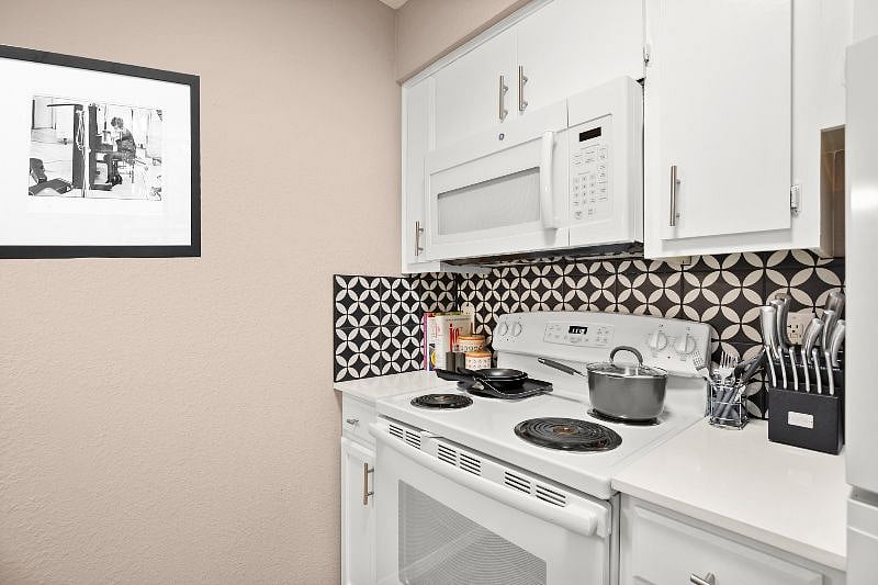 Furnished Finder property 265423_1 photo 9