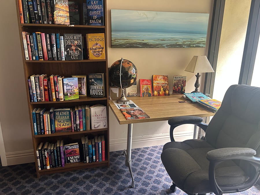 Reading and quiet work area. In Clubhouse Library.