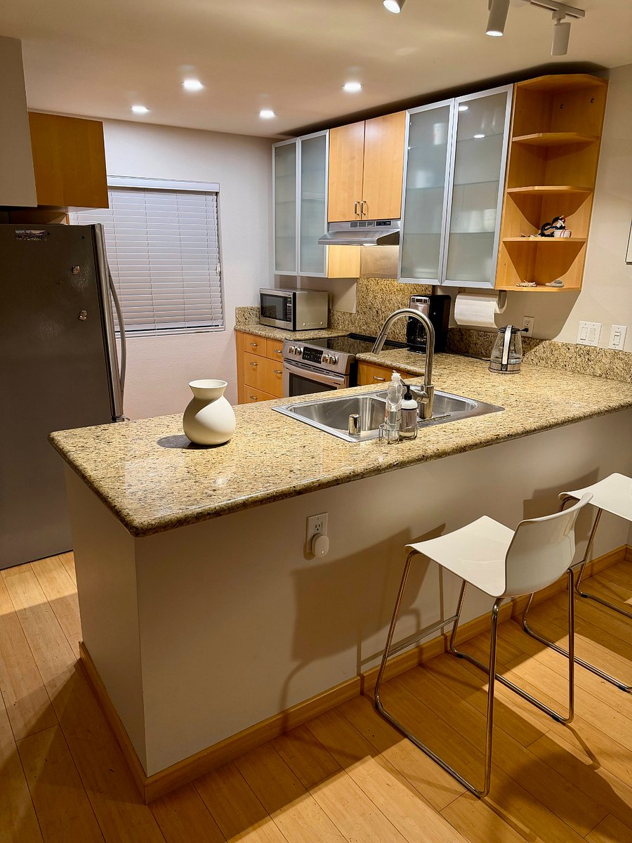 Fully furnished kitchen with stainless appliances