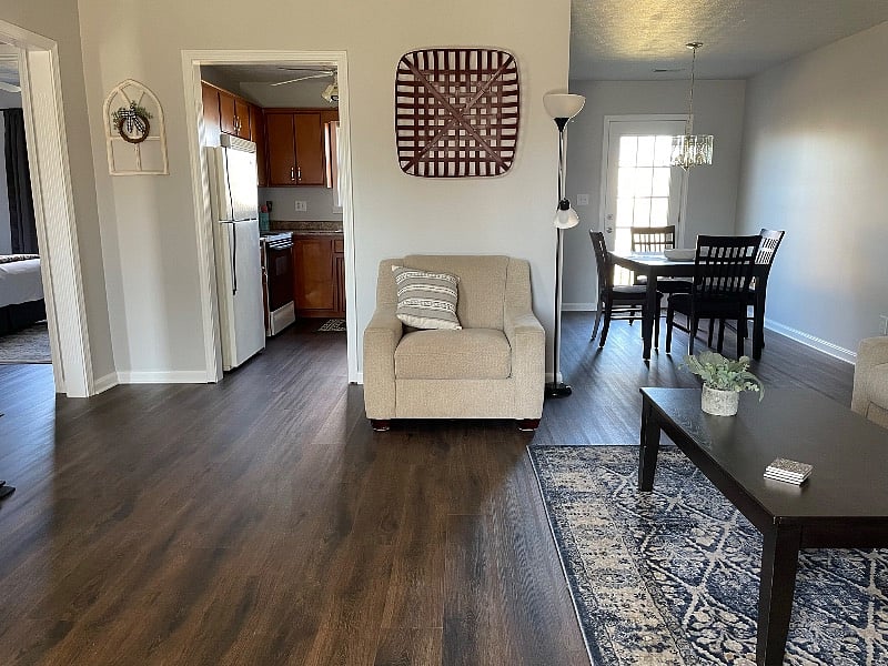 Kitchen and kitchen table off of family room.