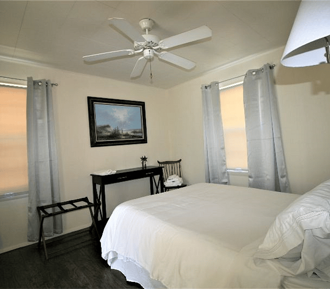 Sleep peacefully in the queen size bed