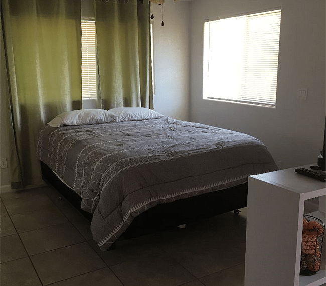 Queen size bed.