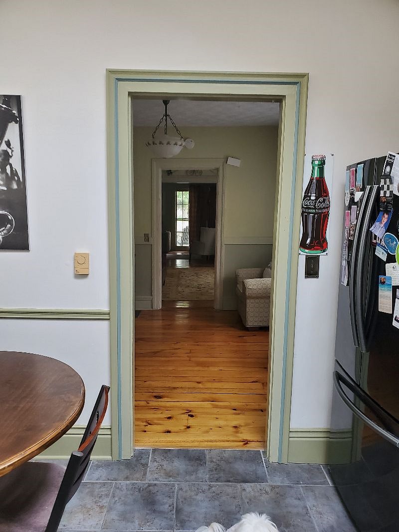 Eat-in kitchen