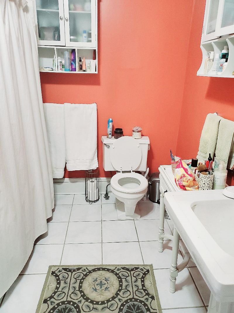 The bathroom is modern and stylish with shower, toilet and vanity